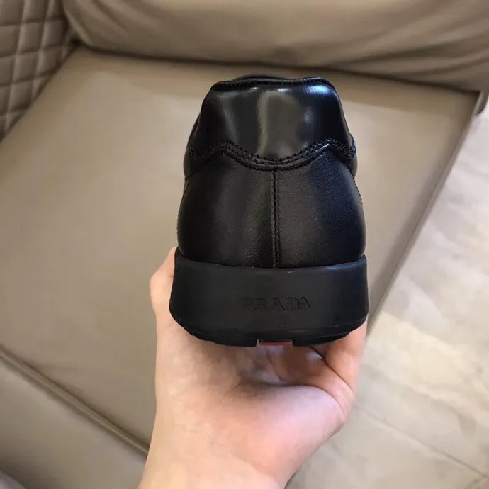 Factory price: 400💰Prada spring and summer men's genuine leather sports shoes, the highest version on the market, any comparison is welcome🆚! The original leather has excellent texture and is super high-end! Fetal sheep lining imported from Italy, removable pad! Luxurious materials and fine workmanship, highly recommended! Code number: 38-44, customized 45